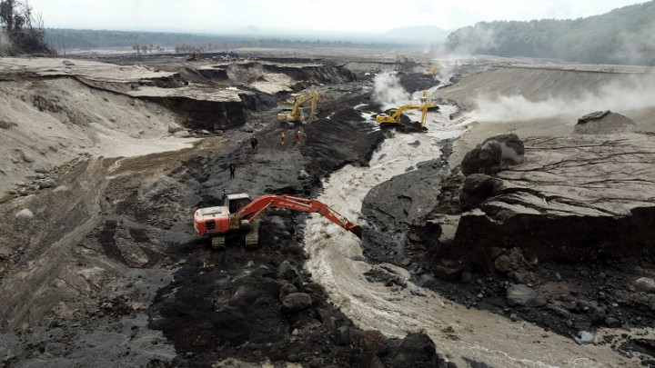 Awan Panas Guguran Semeru Masih Berpotensi Terjadi