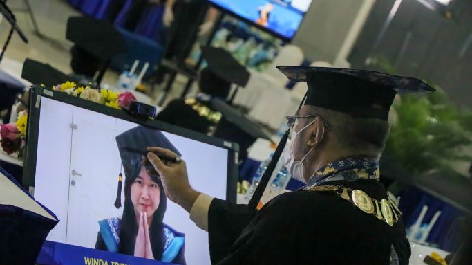 Komisaris Milenial BUMN Hadir di Wisuda UMN XXI