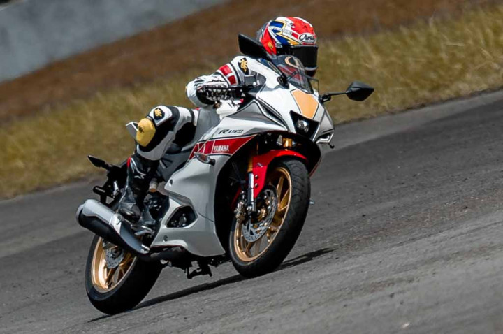 Galang Hendra dan Faeroz Akui Performa All New R15 Connected