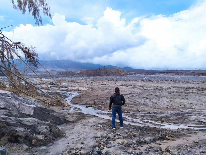 Aliran Lahar Semeru di Lumajang Dinormalisasi