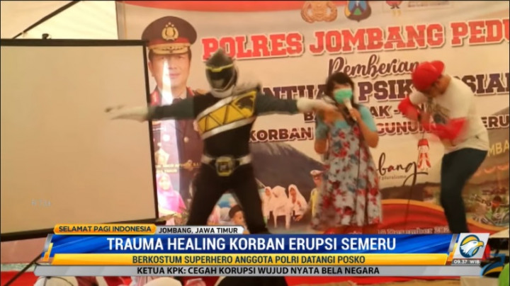Superhero Beri <i>Trauma Healing</i> ke Korban Anak Bencana Semeru