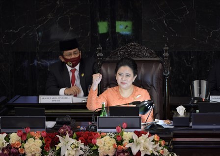 Ketua DPR Minta Relokasi Korban Erupsi Gunung Semeru Dipercepat