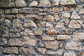 Warga Morotai Manfaatkan Dinding Bekas Markas Tentara Australia