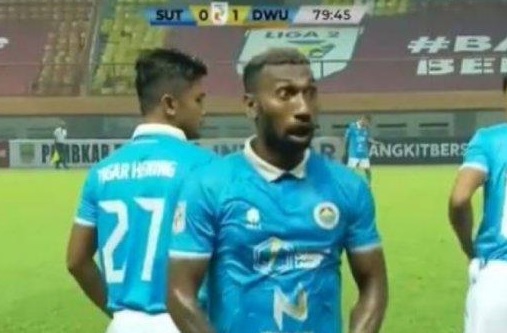 Duh, Striker Sulut United Patrich Wanggai Pamer Alat Kelamin di Laga Liga 2