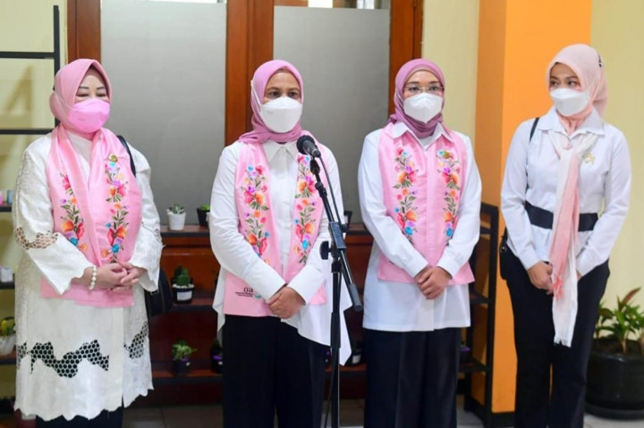 Bertemu Penyintas Tindak Asusila, Iriana: Saya Sebagai Perempuan Sakit Sekali