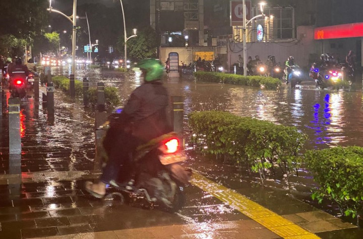 3 Pompa Air Disiagakan Antisipasi Banjir di Kemang Raya
