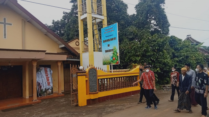 Bupati Jepara Ingatkan Kerukunan saat Kunjungi Musala dan Gereja yang Berdampingan