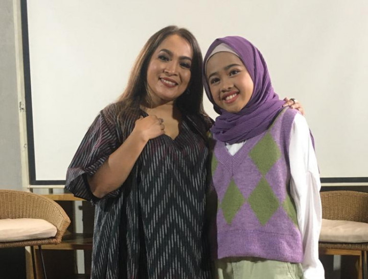 Sambut Hari Ibu, Rieka Roslan Berikan Lagu untuk Ainun Mahya
