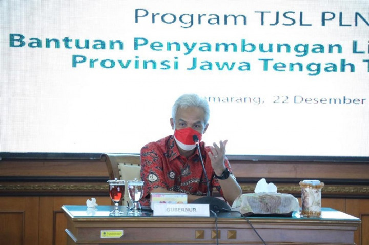 Hapus Kemiskinan Ekstrem di Jateng, Ganjar Terima Sumbangan Listrik PLN