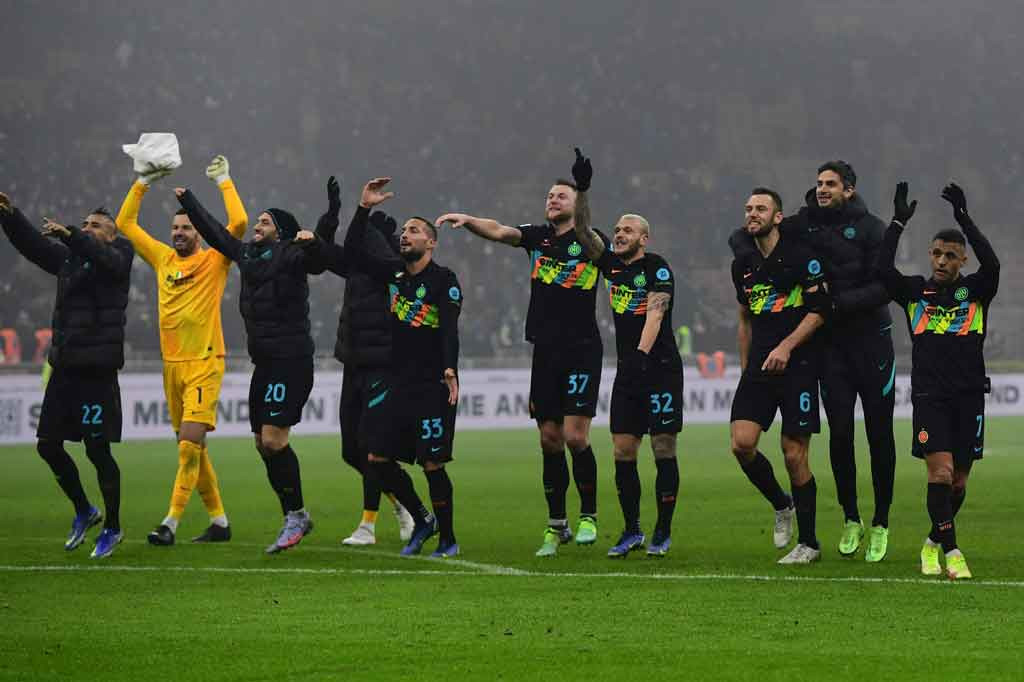 Liga Italia: Gol Dumfries Pastikan Inter Tutup 2021 sebagai Capolista