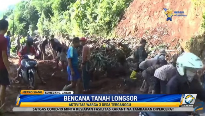 Tanah Longsor di Sumedang Tutup Akses ke Tiga Desa