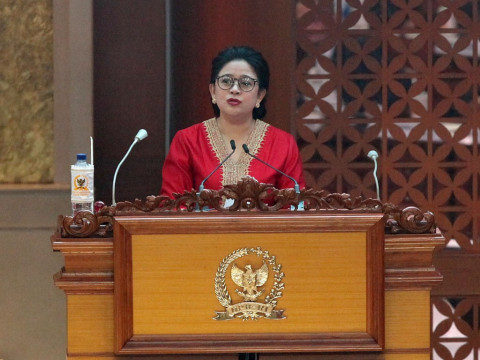 PDI Perjuangan Wajibkan Kadernya di DPR Bagikan Sembako Bergambar Puan Maharani