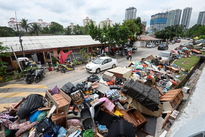 350 Ton Sampah Mulai Dibersihkan Usai Banjir yang Landa Malaysia