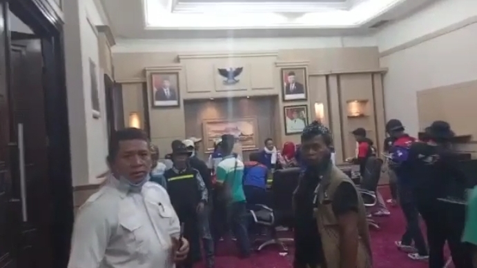 Buntut Buruh Terobos Ruang Gubernur Banten, Kasatpol PP Dicopot