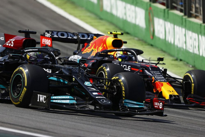 CEO F1 Khawatir Mercedes Menaruh Dendam Terhadap Red Bull