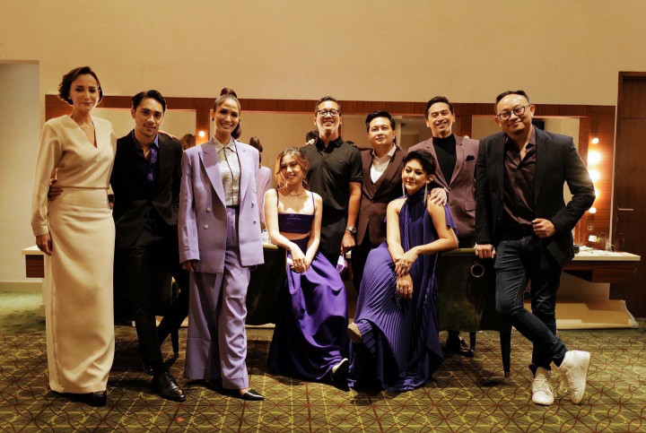 Teringat Mendiang Ayah, Sissy Priscillia Menangis di Gala Premier Film Backstage