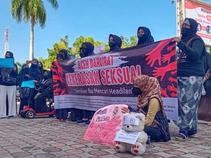 Marak Kekerasan Seksual, Gedung DPR Aceh Dikepung