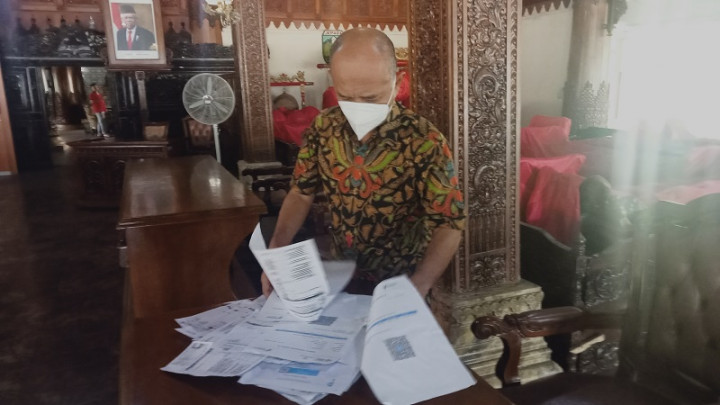 Salinan Dokumen Peserta Vaksinasi Tercecer, Bupati: Teledor Sekali!
