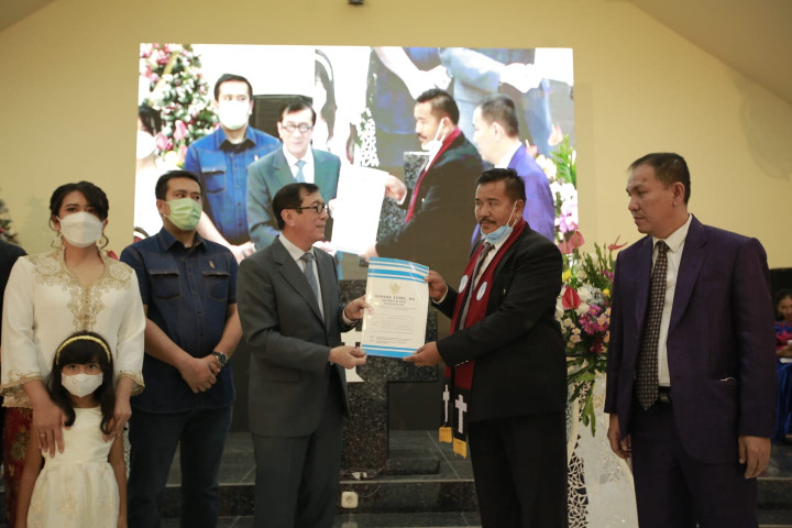 Rayakan Natal, Menkumham Resmikan Gereja di Medan