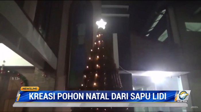 Gereja Injil Tanah Jawa Sambut Natal Dengan Pohon Natal dari Sapu Lidi