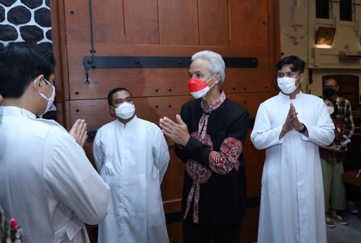 Malam Natal, Ganjar Tunjukkan Toleransi Beragama di Jateng