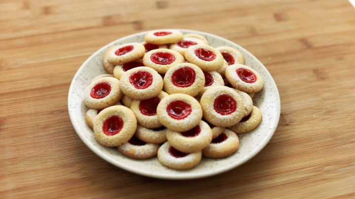 Meriahkan Natal dan Tahun Baru dengan Kue Strawberry Thumbprint