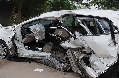 Truk Tabrak Minibus di Iran, 10 Orang Tewas