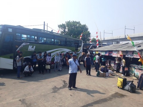 Natal, Arus Penumpang di Terminal Lebak Bulus Menurun
