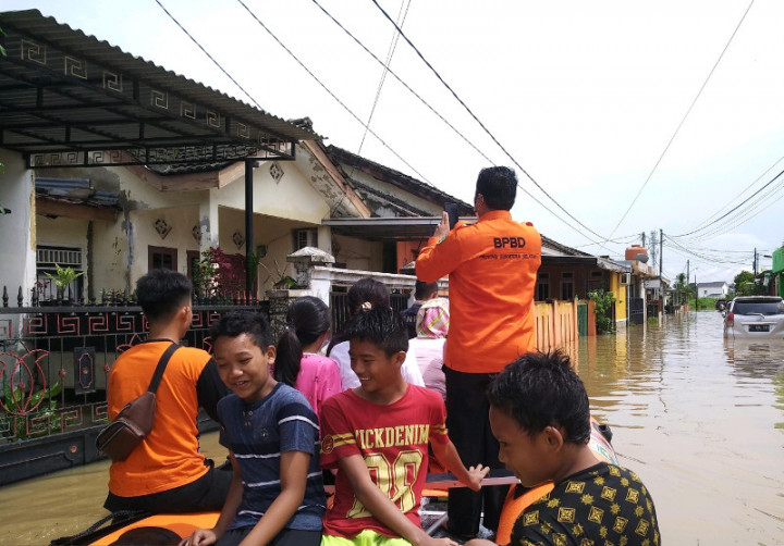 Ada 17 Titik Banjir di Palembang, Ketinggian Capai 100 Sentimeter