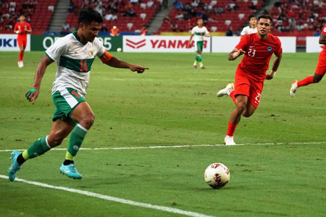 Babak 1: Panas, Berbalas Gol dan Kartu Merah di Laga Indonesia vs Singapura