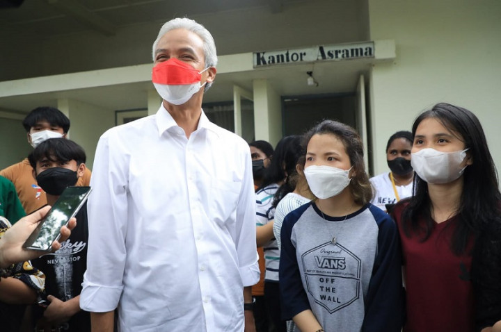 Momen Gubernur Jateng Kunjungi Asrama Mahasiswa Lintas Etnis