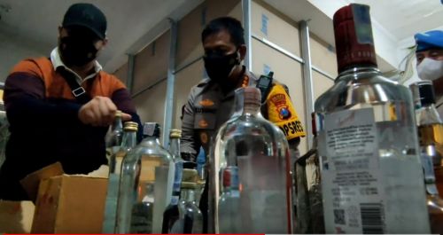 Siap Edar untuk Malam Tahun Baru, Gudang Miras di Sidoarjo Digerebek