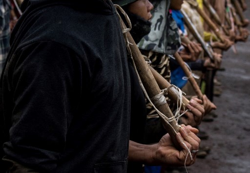 Pasukan Karenni (KNDF) di negara bagian Kayah, berlatih untuk lawan junta Myanmar. Foto: AFP
