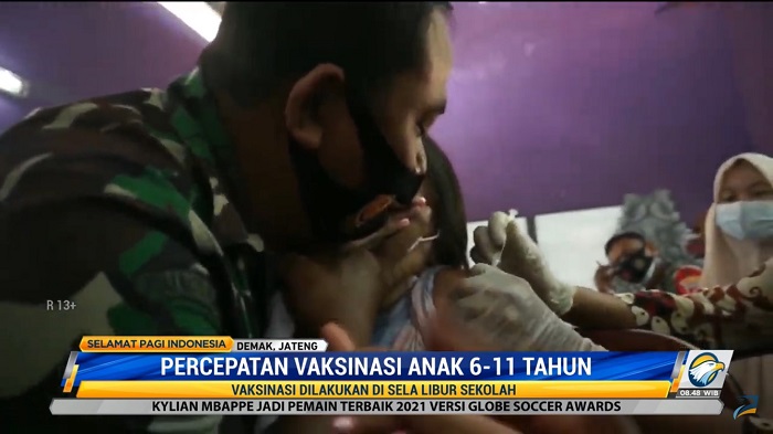 Sejumlah Siswa SD Ingin Dipeluk TNI Saat Vaksinasi Covid-19