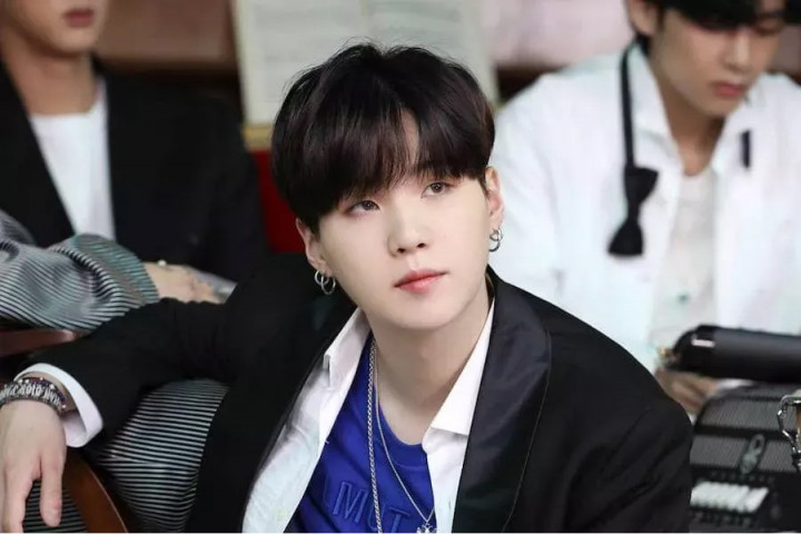 Positif Covid-19, Suga BTS Tenangkan ARMY