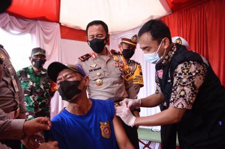 Pantau Area Rehat Tol Bawen, Dirgakkum Dapati Sopir Truk Baru Sekali Vaksin