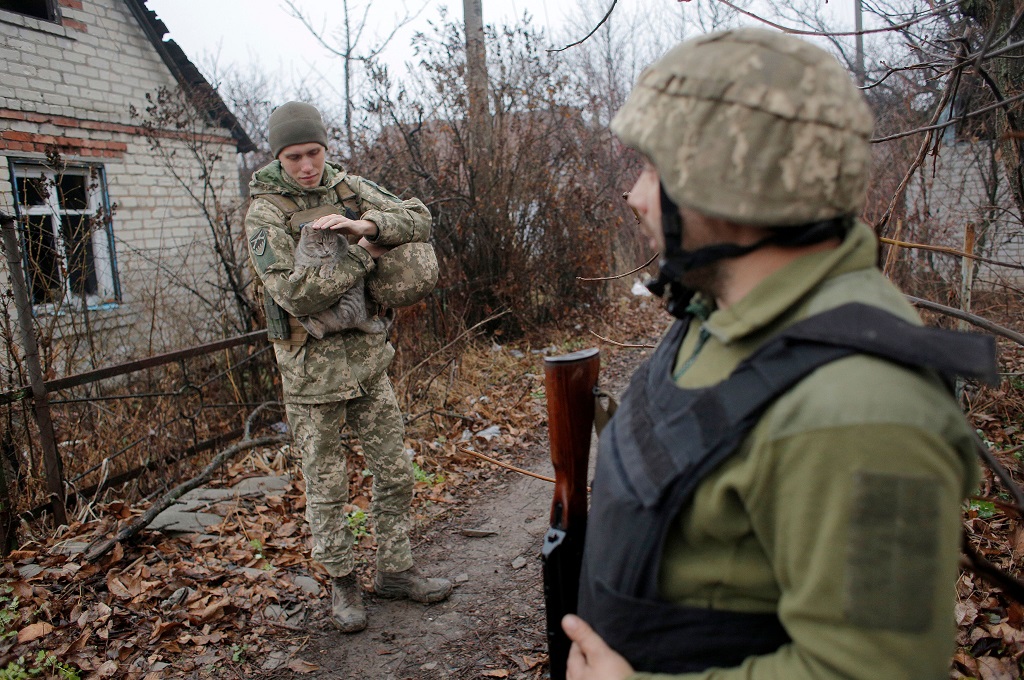 Prajurit Ukraina bersiaga di wilayah Avdiivka. (AFP)