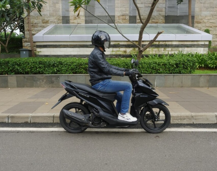 Kenali Penyebab Ban Belakang Skutik Goyang, Ini Solusinya