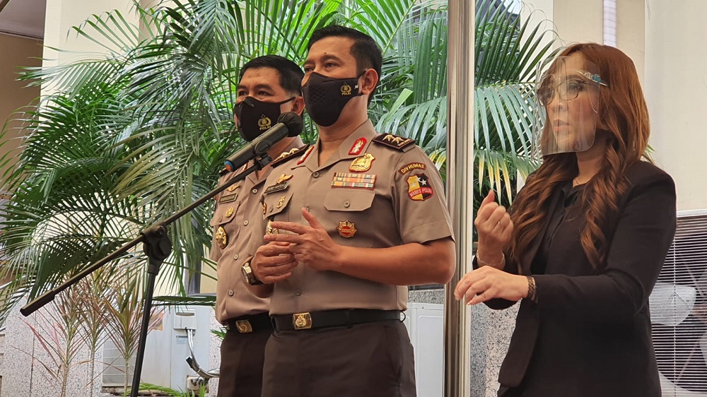 Karopenmas Divisi Humas Polri Irjen Rusdi Hartono (tengah) di Mabes Polri. Medcom.id/Fachri Audhia Hafiez