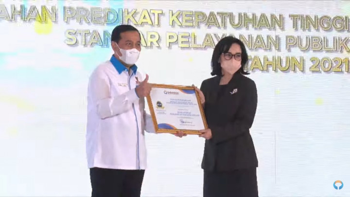 Kemendikbduristek Raih Penghargaan Top 5 Kepatuhan Tinggi Standar Pelayanan Publik 2021