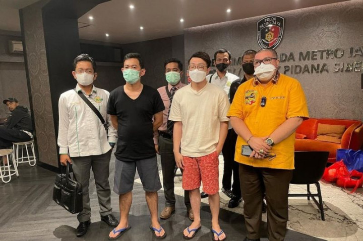 Penahanan Ditangguhkan, Begini Penampilan Richard Lee Balik ke Rumah