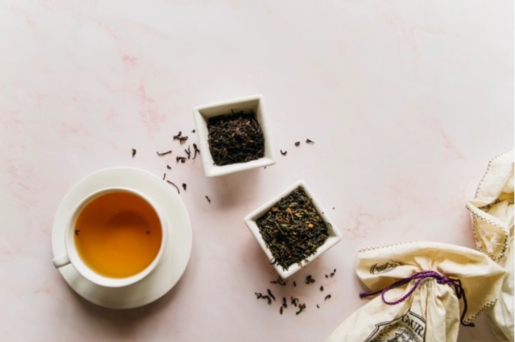 Teh herbal menjadi alterntatif ketika kamu ingin mengontrol tekanan darah (Foto: Freepik)