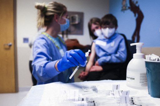 CDC: Vaksin Pfizer-BioNTech Timbulkan Efek Samping Ringan pada Anak