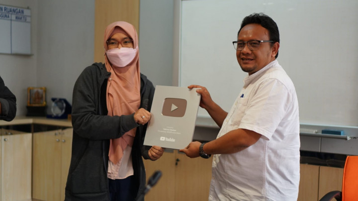 YouTube Televisi Edukasi Raih Silver Button Play