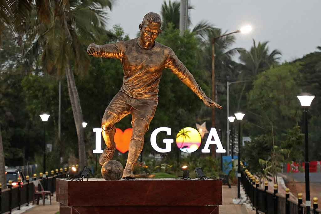 Patung Ronaldo Tuai Kritikan Tajam Warga India
