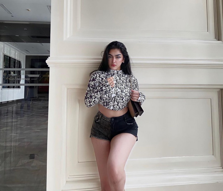 Cassandra Angelie Ditangkap Bersama Pria dalam Kondisi Tanpa Busana