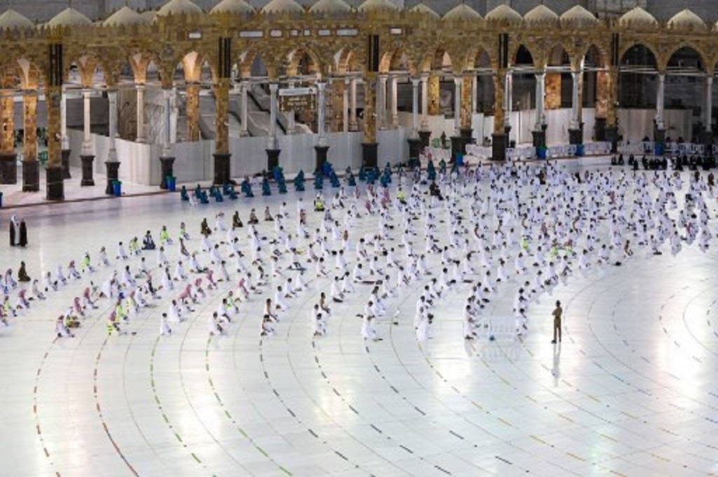 Pelaksanaan ibadah Umrah di tengah pandemi Covid-19 di Arab Saudi. (AFP)