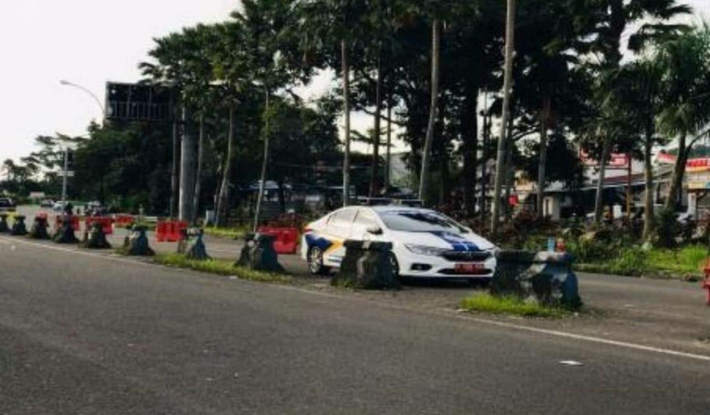 Tangkapan layar mobil Dishub Bekasi ditilang di kawasan Puncak, Bogor, Sabtu, 1 Januari 2022. Dokumentasi/ Instagram Bekasi_24_jam