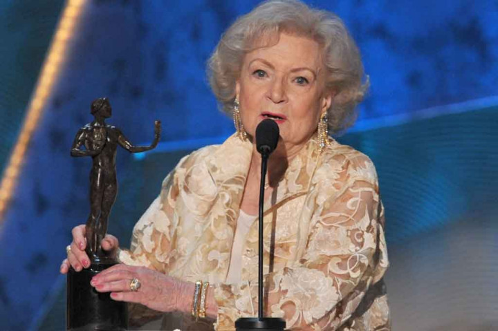 Perjalanan Karier Betty White, dari Penyiar Radio hingga Akting di <i>Hot in Cleveland</i>