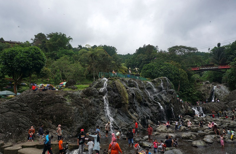 Sejumlah objek wisata di Banyumas, Jawa Tengah (Jateng) dipadati pengunjung pada Sabtu (1/1). (Foto: MI/Lilik Darmawan)